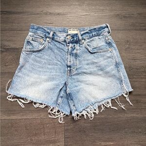 We The Free Ivy Mid Rise Denim Cut Off Shorts Light Wash Raw Hem Size 26